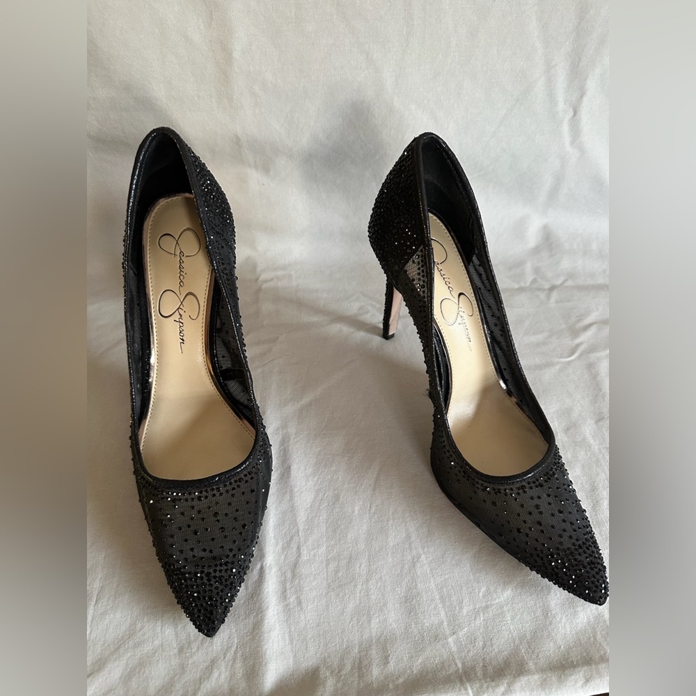 Jessica Simpson. Pumps